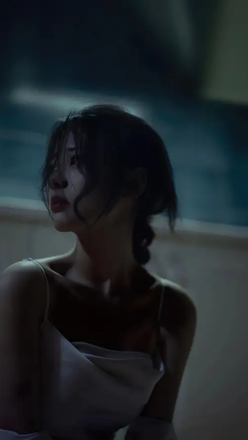 五月婷之久久综合丝袜美腿视觉盛宴：出差被夫上司侵犯在线观看深度解析